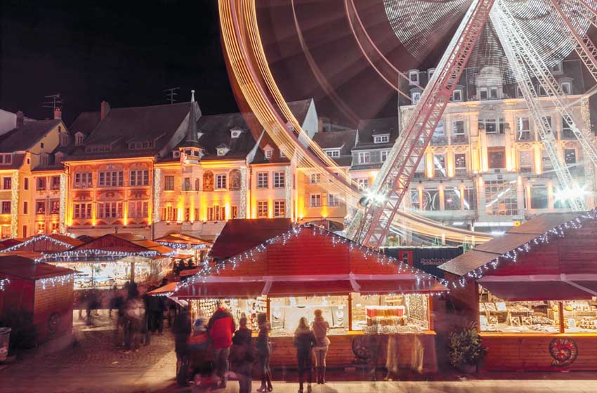 Mulhouse, il mercatino natalizio sotto la grande ruota