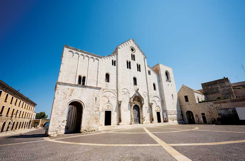 20250128-Puglia-Bari-Basilica di San Nicola-facciata-AdobeStock_553289314