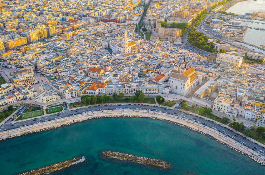 Puglia-Bari-Centro storico-Panoramica-AdobeStock_368340244