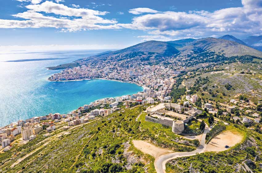 Albania-SARANDA_veduta del castello Lekuresi_AdobeStock_273777361