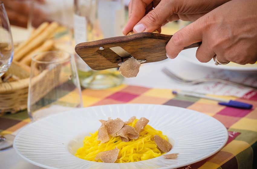 Tajarin al tartufo bianco: un classico della cucina piemontese