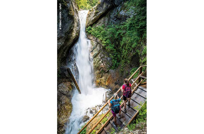 La passeggiata attrezzata lungo la gola del torrente Ragga