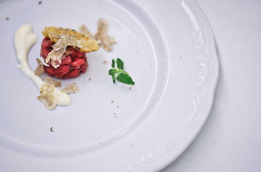 Marche-Sant_Angelo in Vado-Piatto gourmet al tartufo bianco