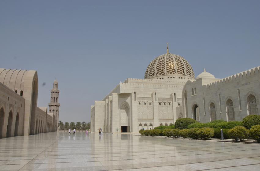 Oman-Muscat- Grande Moschea Sultano Qaboos-cortile esterno