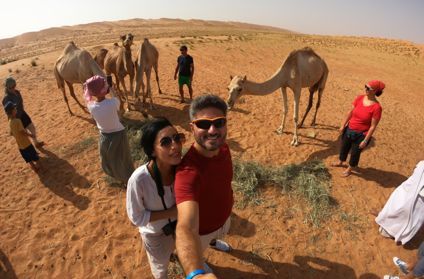 Oman-Wahiba Sands con dromedario