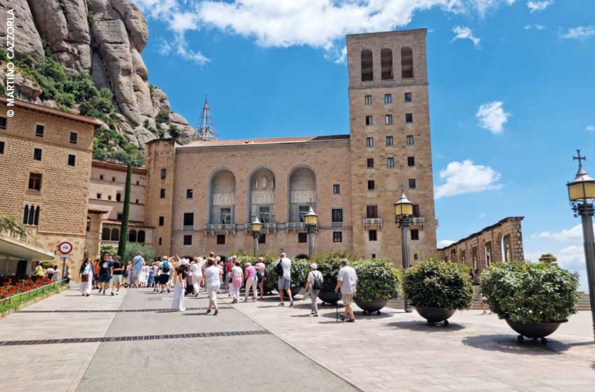 Spagna-Catalogna-Monastero di Montserrat-Ingresso monastero-Ph. Martino Cazzorla