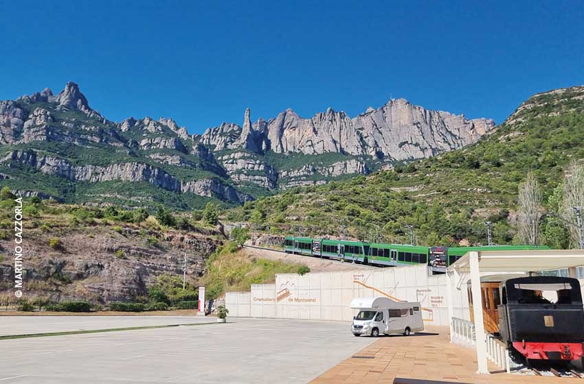 Spagna-Catalogna-Montserrat-Parcheggio e treno Cremallera de Montserrat-Ph. Martino Cazzorla