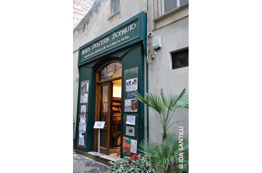Sicilia-Modica-Antica Dolceria Bonajuto-Esterno