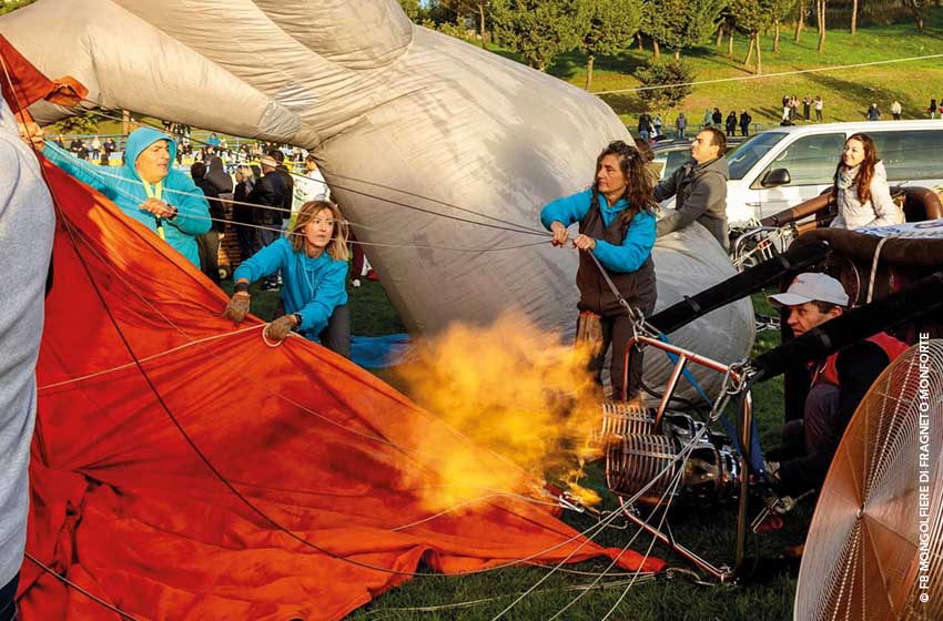 Fragneto Monforte, un momento dell'annuale festival delle mongolfiere
