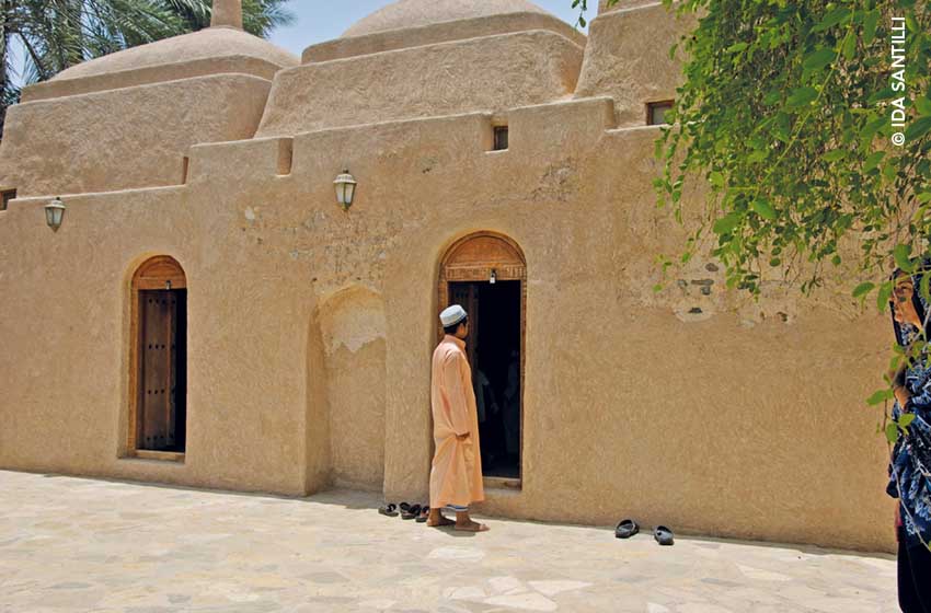 Oman-Jalaan Bani Bu Ali-Al Sidra Moschea-uomo omanita-Ph. Ida Santilli