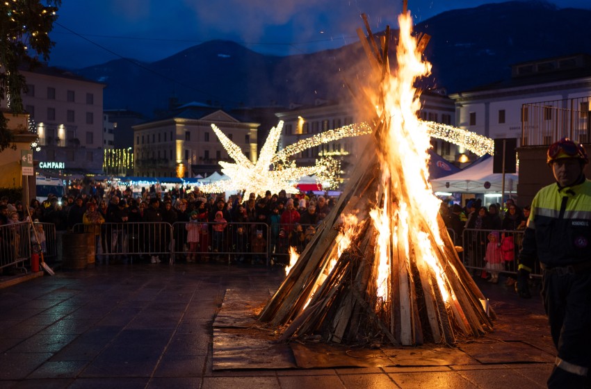 Lombardia-Valtellina-Sondrio-Natale-falò-ph APF Valtellina
