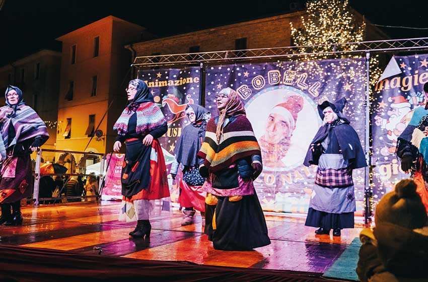 Marche-Urbania-Festa nazionale della Befana-befane sul palco