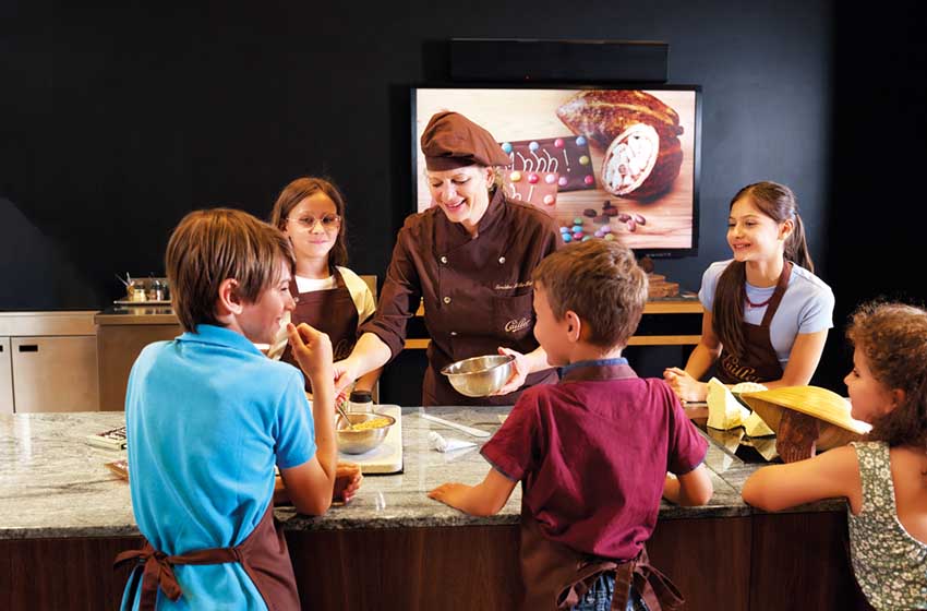 Svizzera-Broc-Maison Cailler-laboratorio di cioccolata con bambini