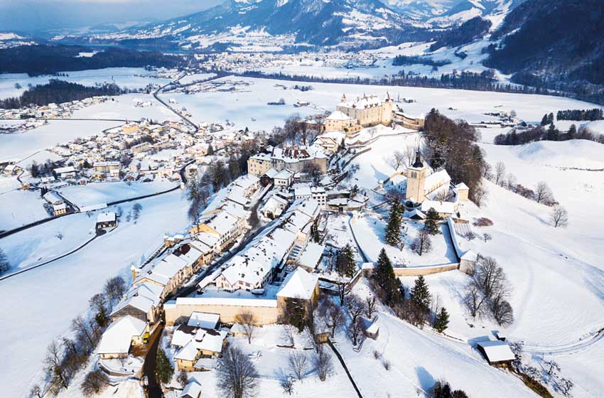 Svizzera-Gruyères-paesaggio invernale-neve-AdobeStock_1519668885