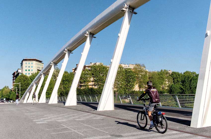 Viaggio in bici nella Roma moderna, ponte della Musica
