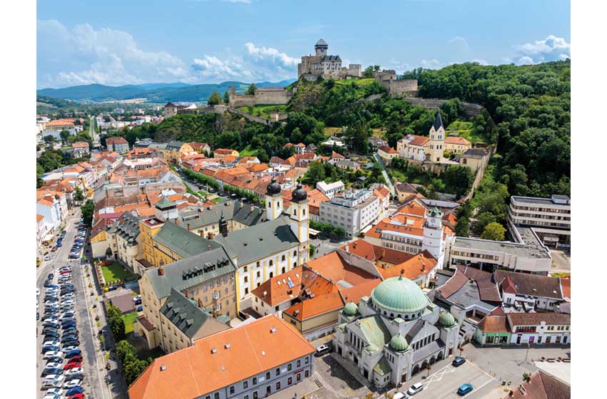 Slovacchia-Trenčín-AdobeStock_1073896575