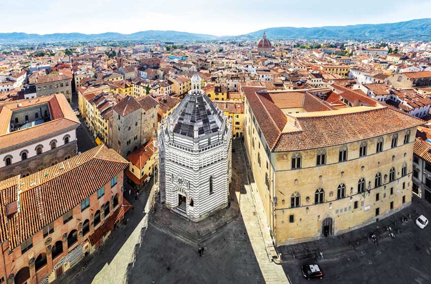 Toscana-Pistoia-veduta dall'alto-AdobeStock_248794709