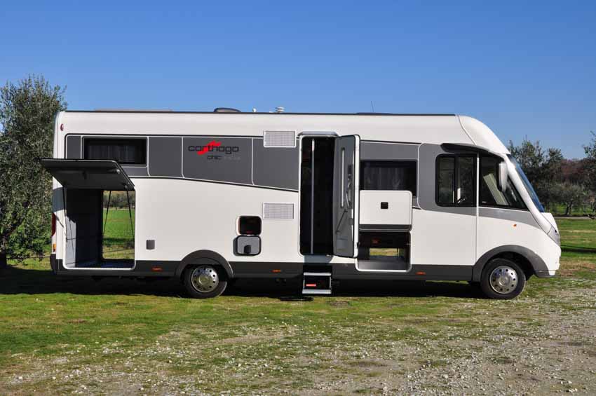 Carthago Chic s-plus I 55 XL laterale con gavoni