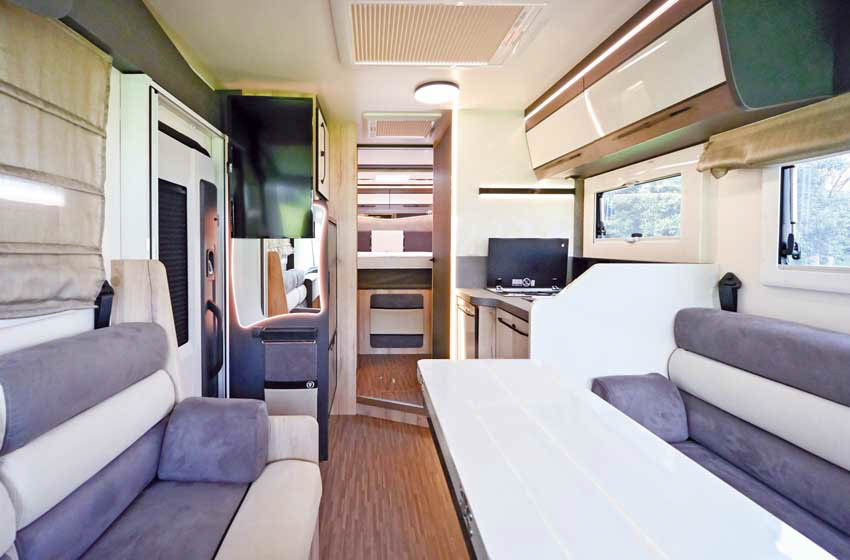 vista interna Elnagh Magnum 582