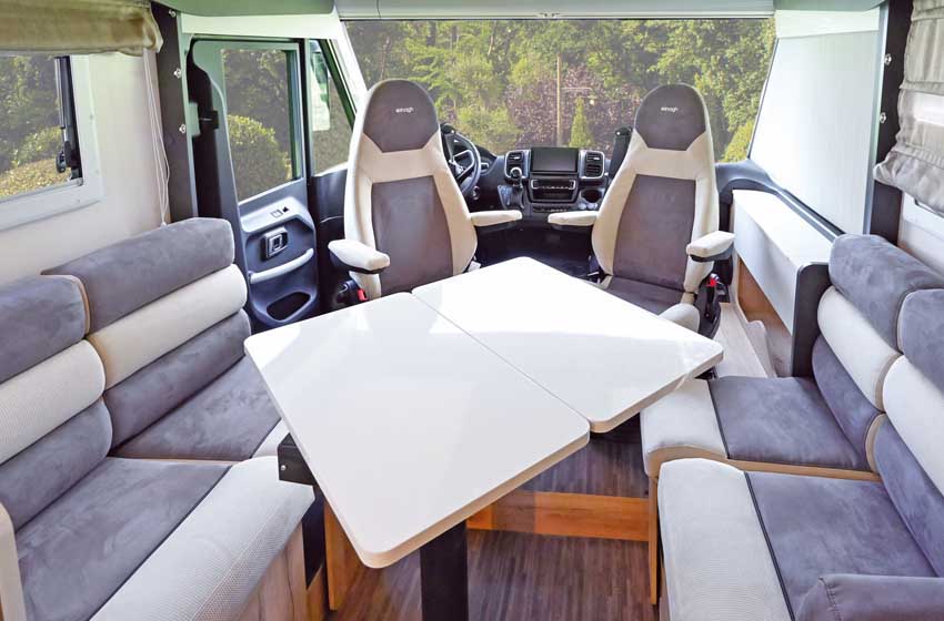 dinette face-to-face