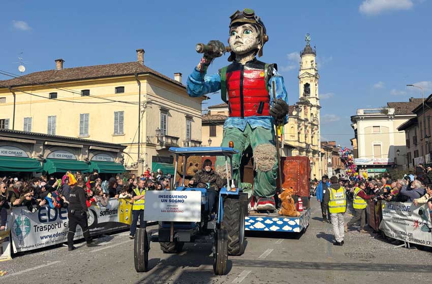 Lombardia-Crema-Gran Carnevale Cremasco-carri in corteo