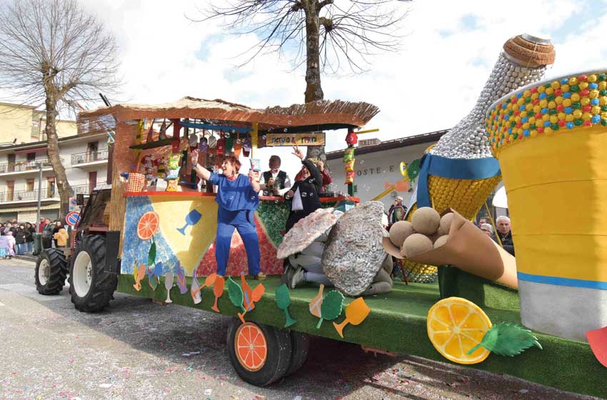 Marche-Amandola-Carnevale-carri