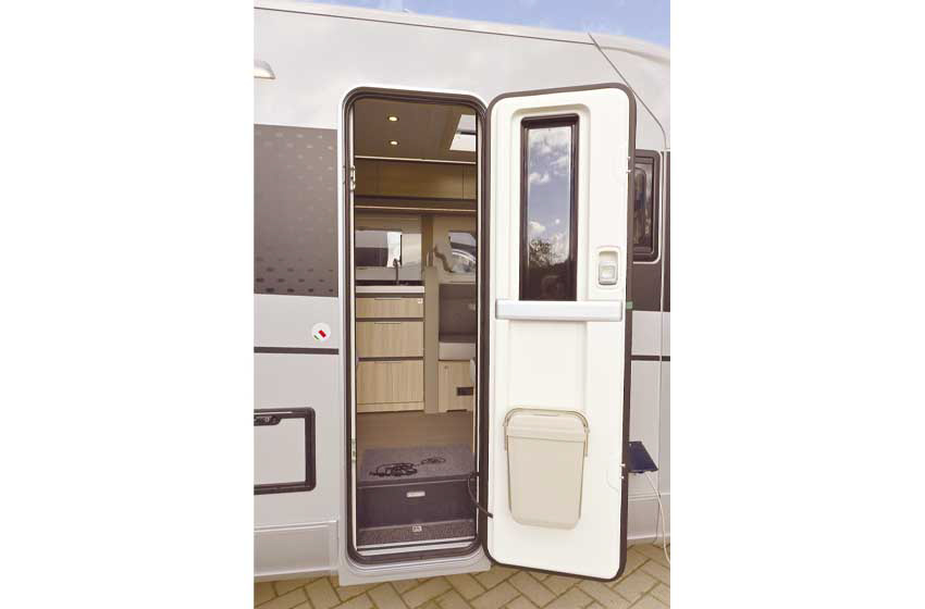 Adria Compact 60Y DL porta