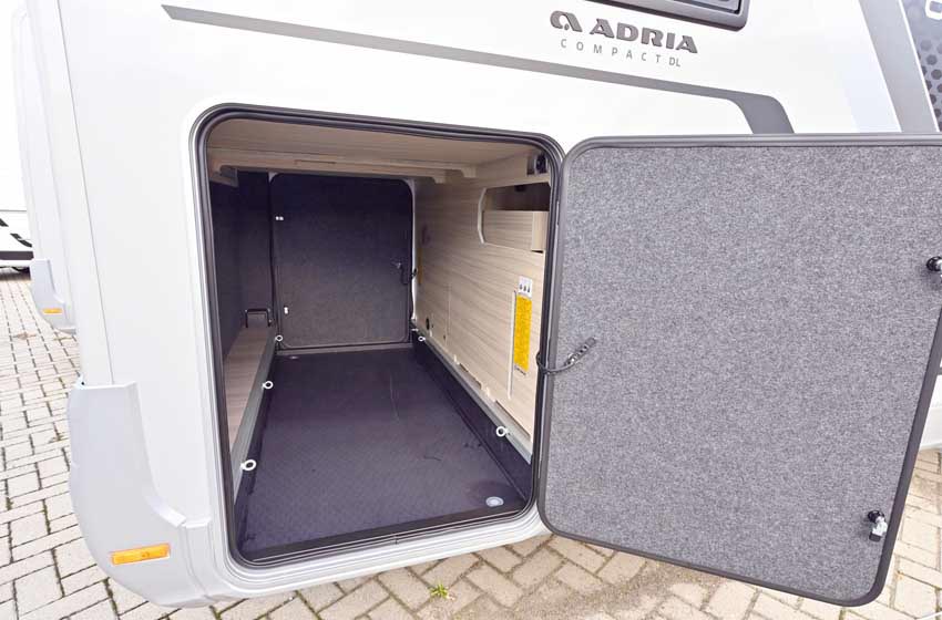 Adria Compact 60Y DL garage