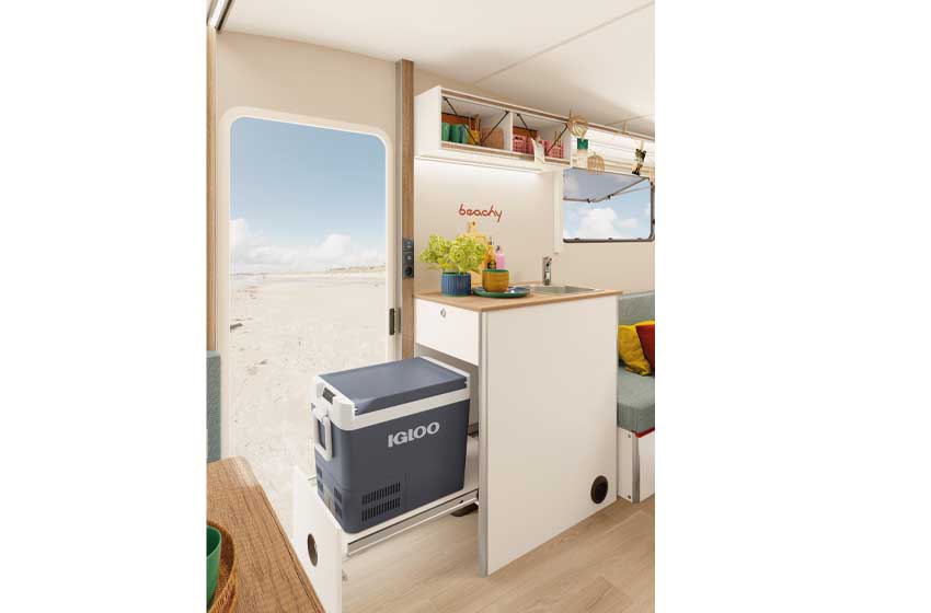 Beachy 420+ cucina e frigo