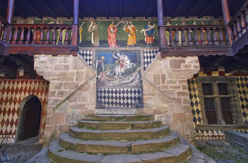 castello-di-fenis-interno affrescato