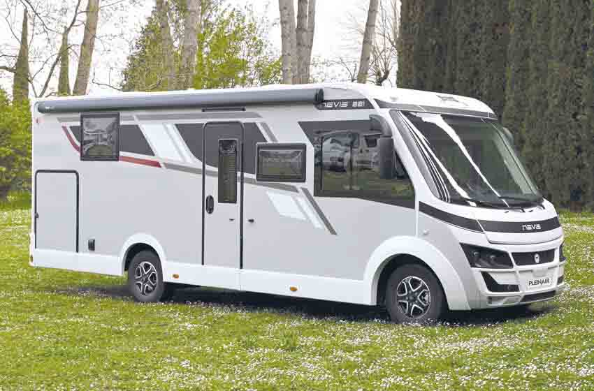 McLouis Nevis 881 esterna