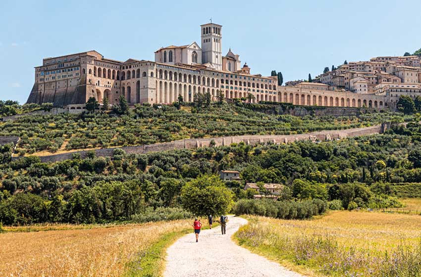 Umbria-Assisi-Basilca di San Francesco-sentiero fuori dalla città