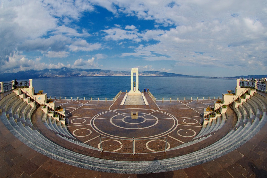 Monumento della punta dello stivale a Reggio Calabria