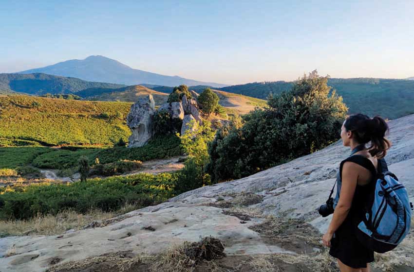 Sicilia-Parco dei Nebrodi-altpiano dell'Argimusco-escursione al tramonto