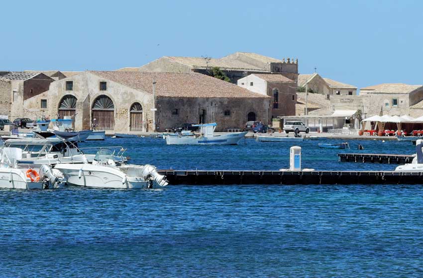 Sicilia-Porto di Marzamemi-barche-mare
