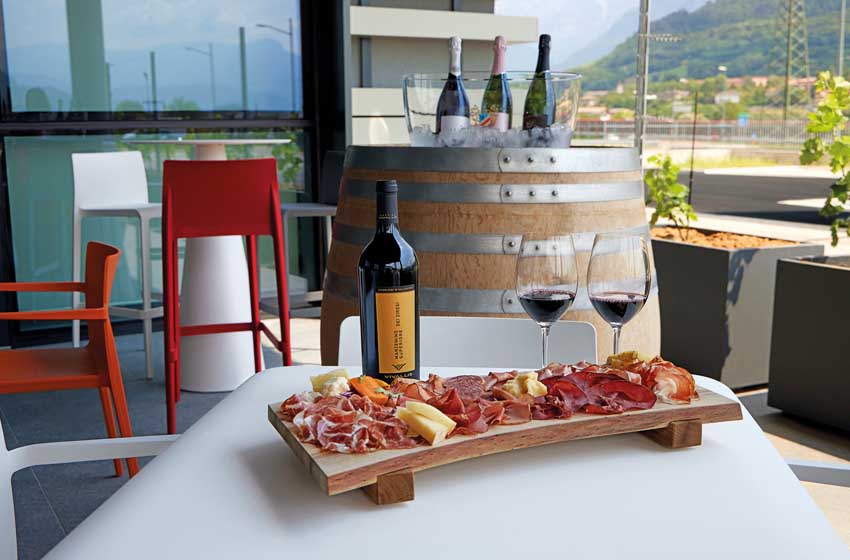 Vino e prosciutto_Merzemino con i prodotti tipici