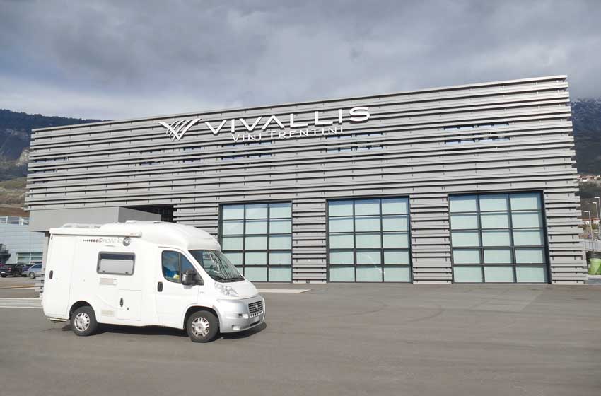 Vallagarina-Cantina Vivallis-esterno-camper
