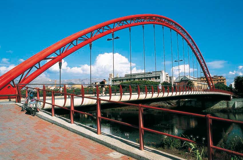 Ponte sul fiume