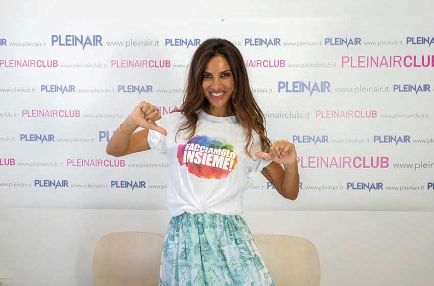 Interviste-Roberta Morise nella redazione di PleinAir-t-shirt PLEINAIRCLUB