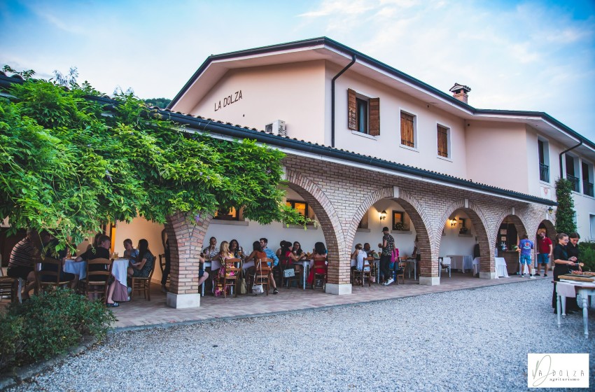 Agriturismo-Veneto-Follina-La Dolza-ristorante-tavoli