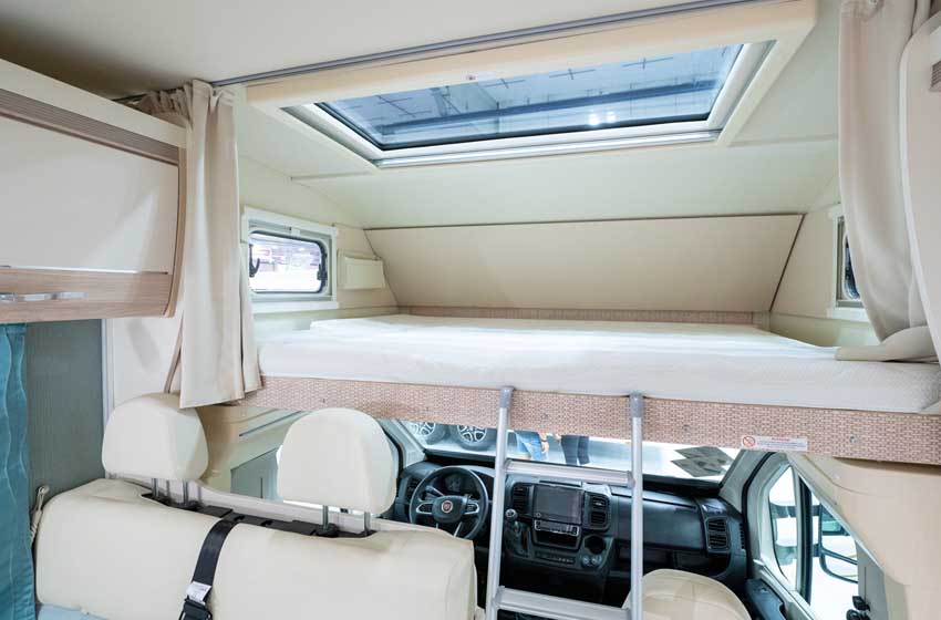 Eura Mobil Activa One 690 HB mansarda