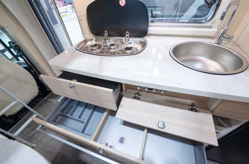 Eura Mobil Activa One 690 HB cucina