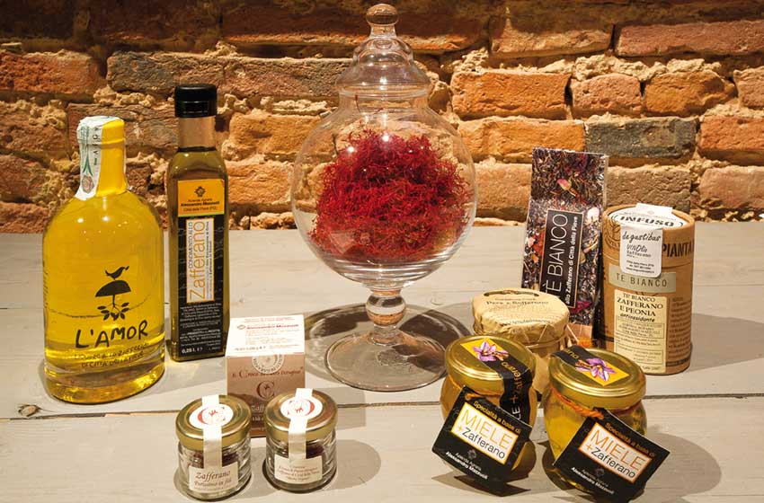 Umbria-Val di Chiana-Città della Pieve-zafferano-vasetti di prodotti allo zafferano