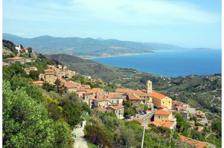 Pollica-borghi-della-Campania-panorama-sul-mare