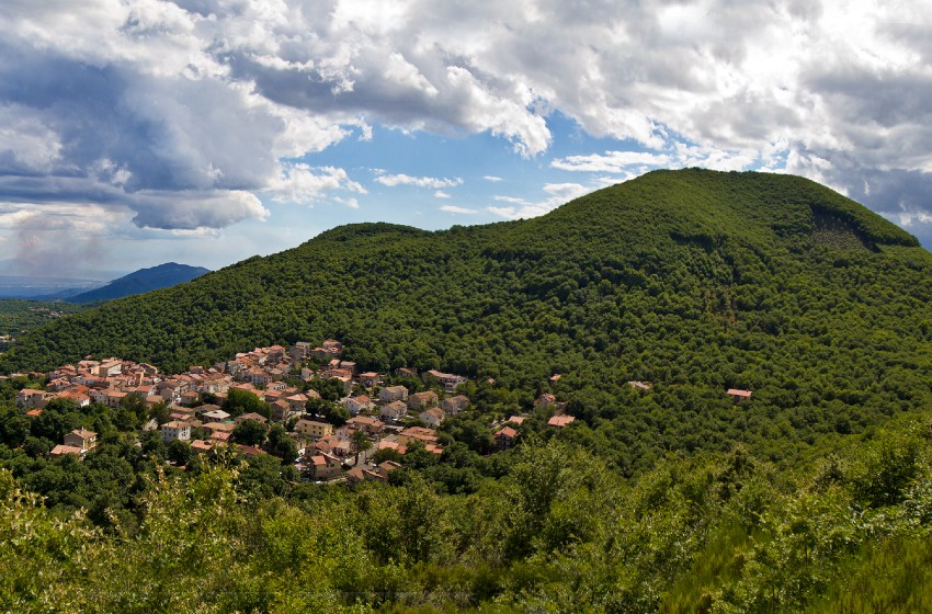 Campania-Roccamonfina-panorama-montagna-boschi