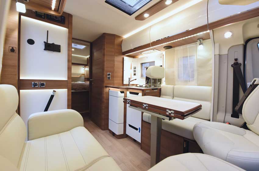 Rapido C 86 living face-to-face