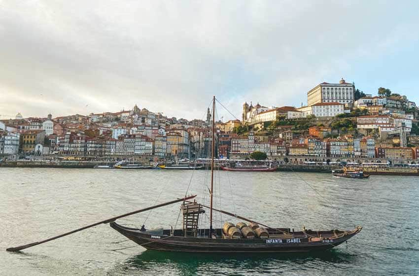 barca di fronte Porto