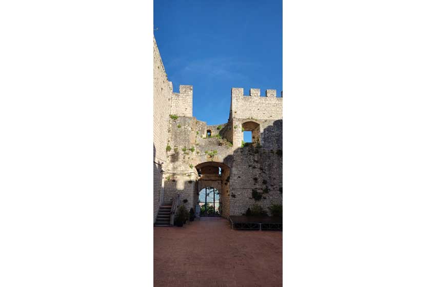 20230426-Molise-Campobasso-castello-Monforte-interno