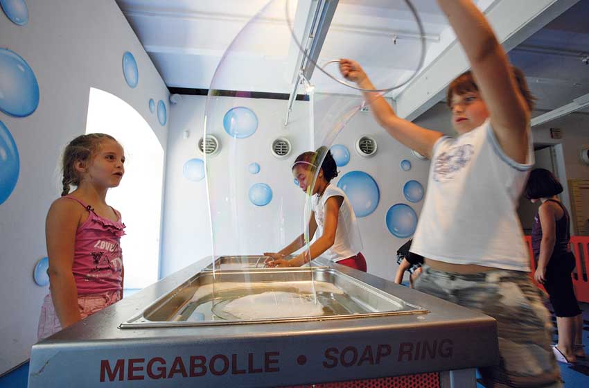 20230426_Genova_Acquario-Porto-Antico_Citta-dei-bambini_stanza-delle-bolle-di-sapone-1