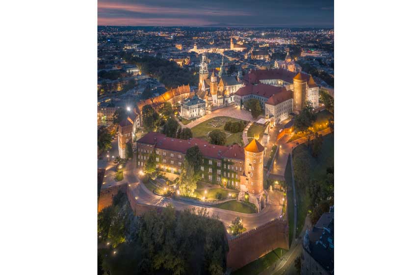 20230509_Una-veduta-nottura-del-Wawel-a-Cracovia